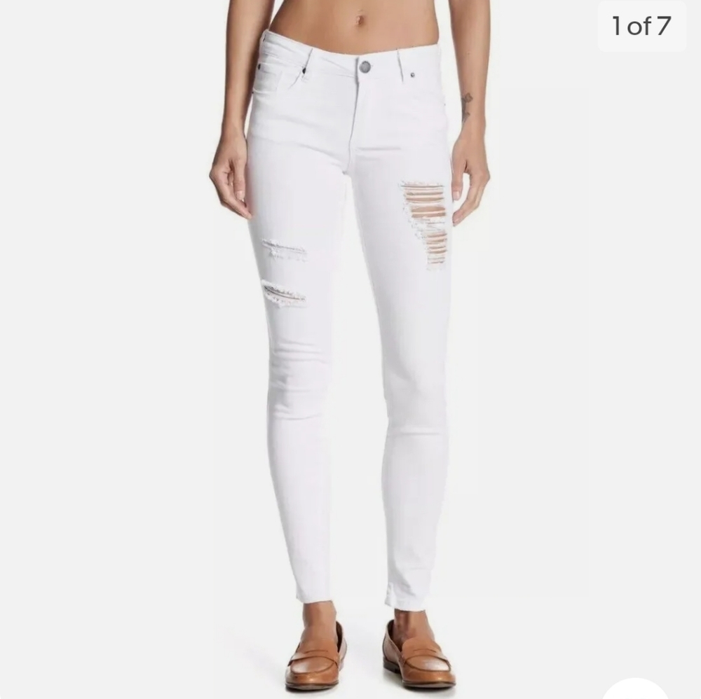 White skinny jeans
